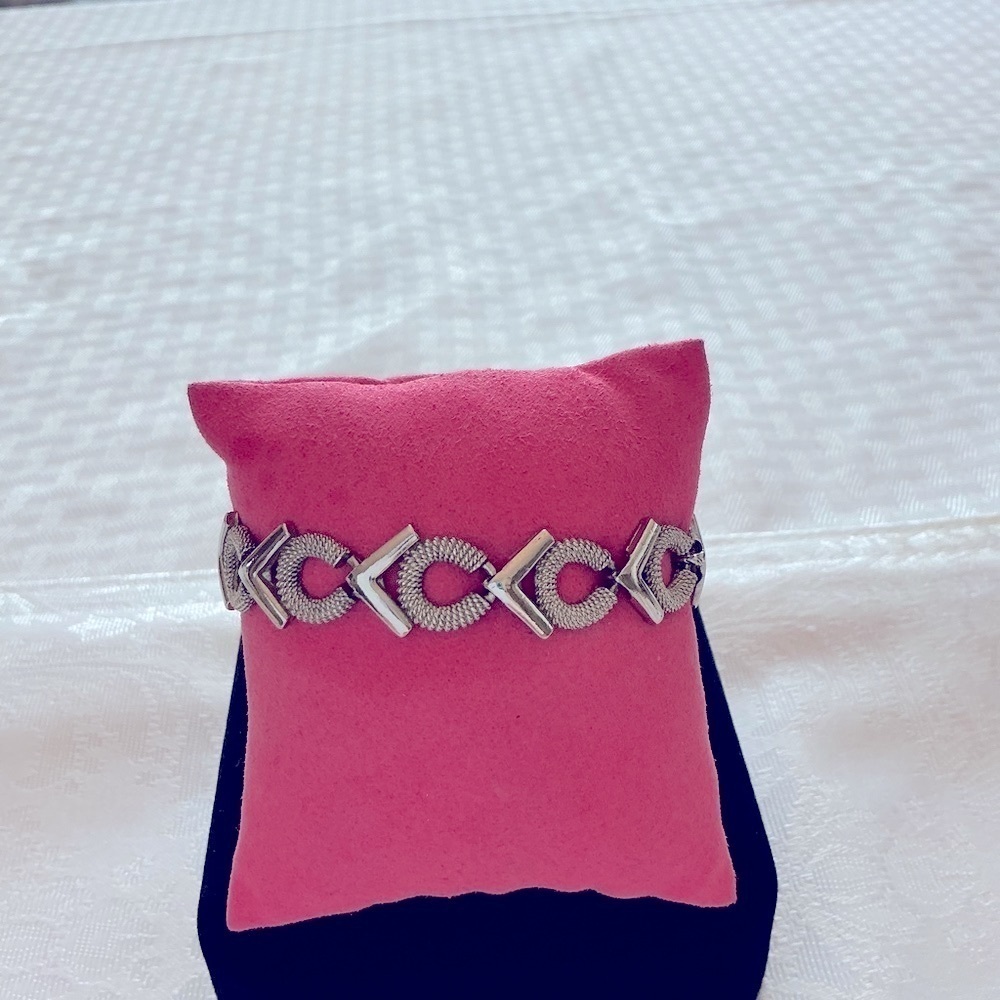 Silver Tone “V” And Round Shaped Textured Link Bracelet